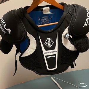 Almost new!! Tackla shoulder pads 4 hockey sz junior medium.Excellent condition!